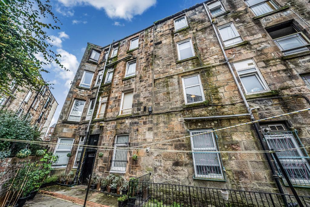 1 Bedroom Flat For Sale in Cumbernauld Road, Dennistoun, G31 2UG