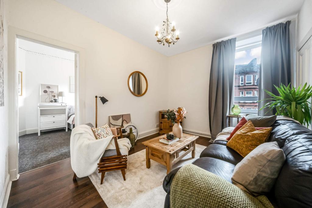 1 Bedroom Flat For Sale in Cumbernauld Road, Dennistoun, G31 2UG