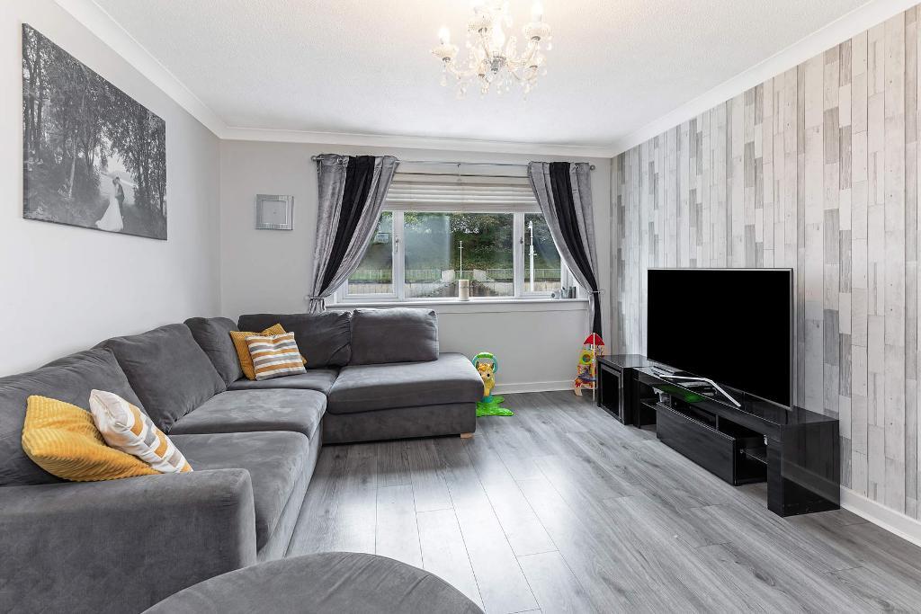 3 Bedroom Town House For Sale in Hillpark Drive, Glasgow, G43 2SE
