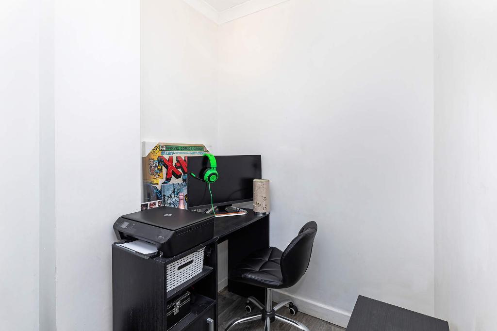 3 Bedroom Town House For Sale in Hillpark Drive, Glasgow, G43 2SE