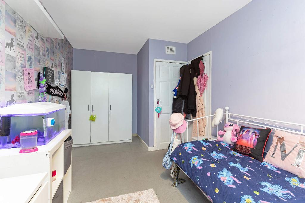 3 Bedroom Town House For Sale in Hillpark Drive, Glasgow, G43 2SE