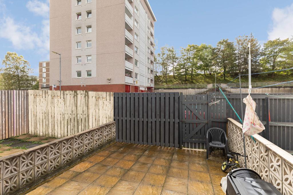 3 Bedroom Town House For Sale in Hillpark Drive, Glasgow, G43 2SE