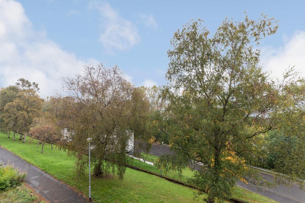 3 Bedroom Town House For Sale in Hillpark Drive, Glasgow, G43 2SE