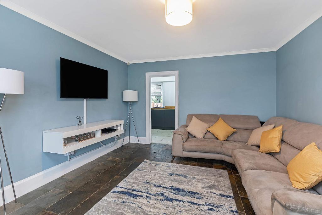 3 Bedroom Mid Terraced For Sale in Larchgrove Avenue, Springboig, G32 0JT