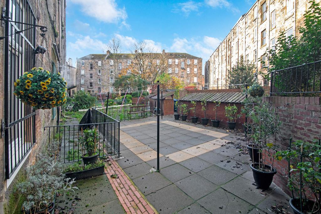 1 Bedroom Flat For Sale in Cumbernauld Road, Dennistoun, G31 2UG