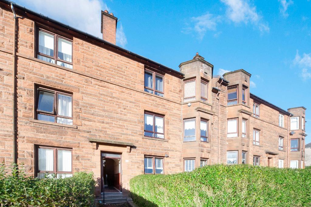2 Bedroom Ground Floor Flat For Sale in Cumbernauld Road, Riddrie, G33 2EG