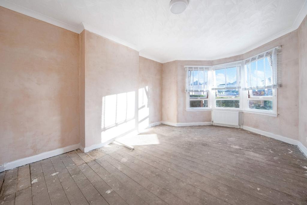 2 Bedroom Ground Floor Flat For Sale in Cumbernauld Road, Riddrie, G33 2EG