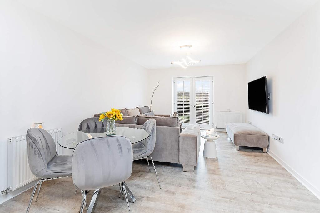 2 Bedroom Flat For Sale in Thornliebank Road, Thornliebank, G46 7RG