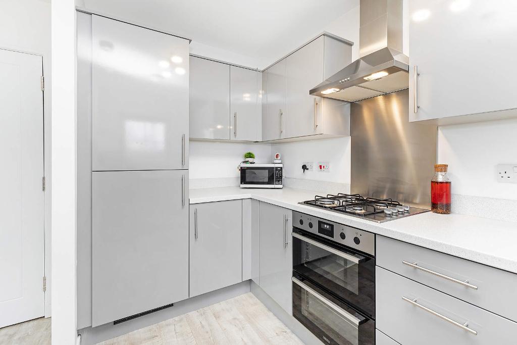 2 Bedroom Flat For Sale in Thornliebank Road, Thornliebank, G46 7RG