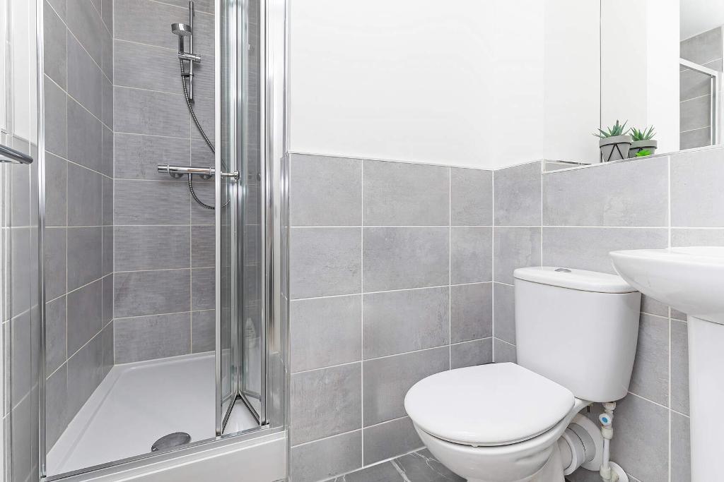 2 Bedroom Flat For Sale in Thornliebank Road, Thornliebank, G46 7RG