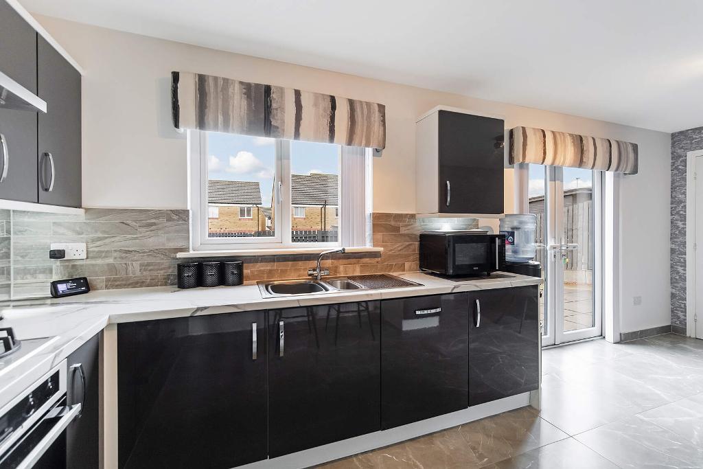 4 Bedroom Detached For Sale in Craigswood Way, Baillieston, G69 7FF