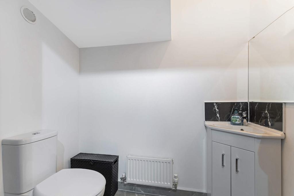 4 Bedroom Detached For Sale in Craigswood Way, Baillieston, G69 7FF