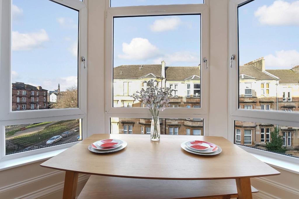 2 Bedroom Flat For Sale in Onslow Drive, Dennistoun, G31 2PZ