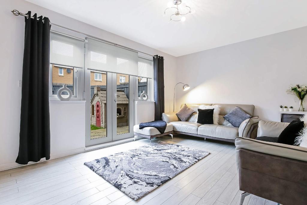 3 Bedroom End Terraced For Sale in Rigby Crescent, Carntyne, G32 6FG