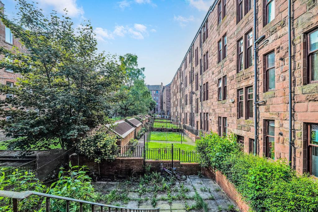 1 Bedroom Flat For Sale in Cumbernauld Road, Dennistoun, G31 3NQ