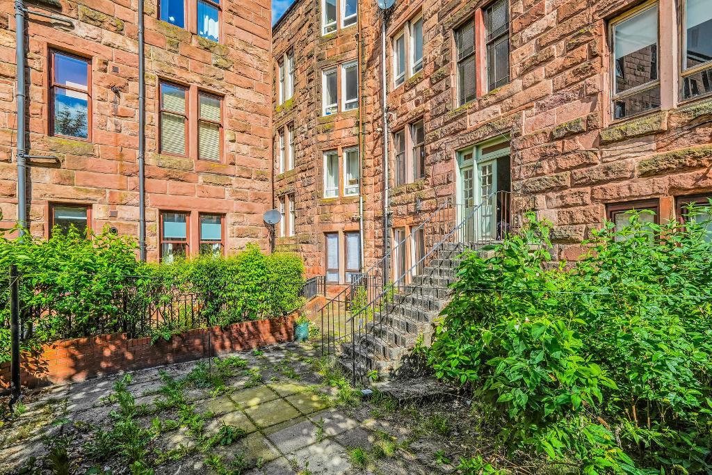 1 Bedroom Flat For Sale in Cumbernauld Road, Dennistoun, G31 3NQ